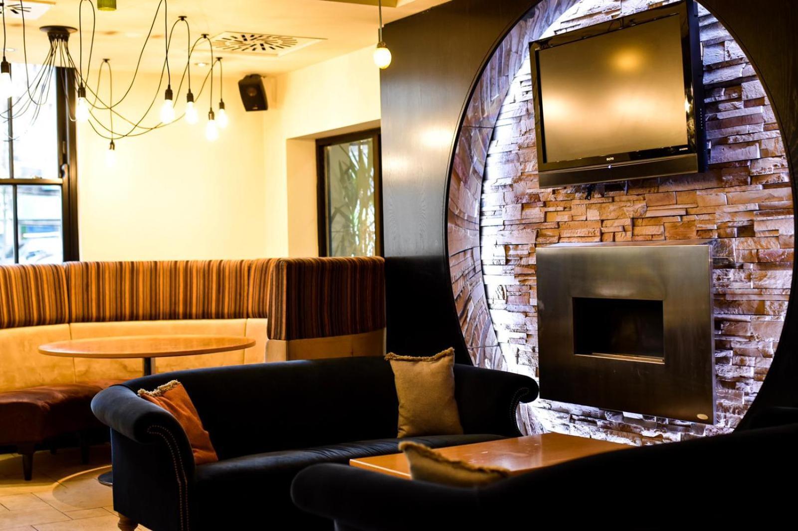 The Bluebell Hotel Neath Εξωτερικό φωτογραφία