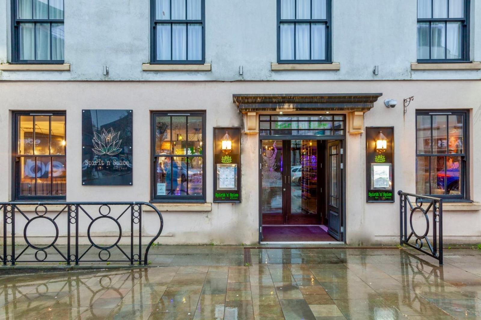 The Bluebell Hotel Neath Εξωτερικό φωτογραφία