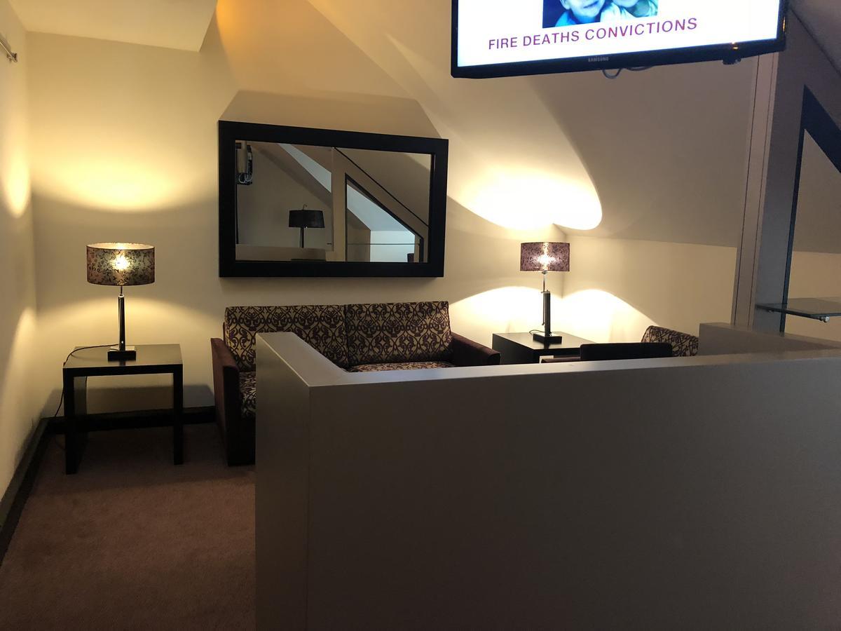 The Bluebell Hotel Neath Εξωτερικό φωτογραφία