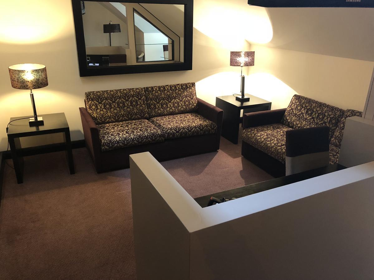The Bluebell Hotel Neath Εξωτερικό φωτογραφία