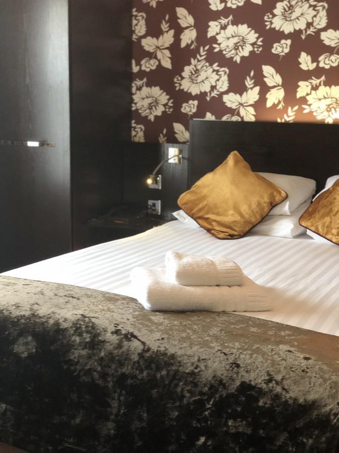 The Bluebell Hotel Neath Εξωτερικό φωτογραφία