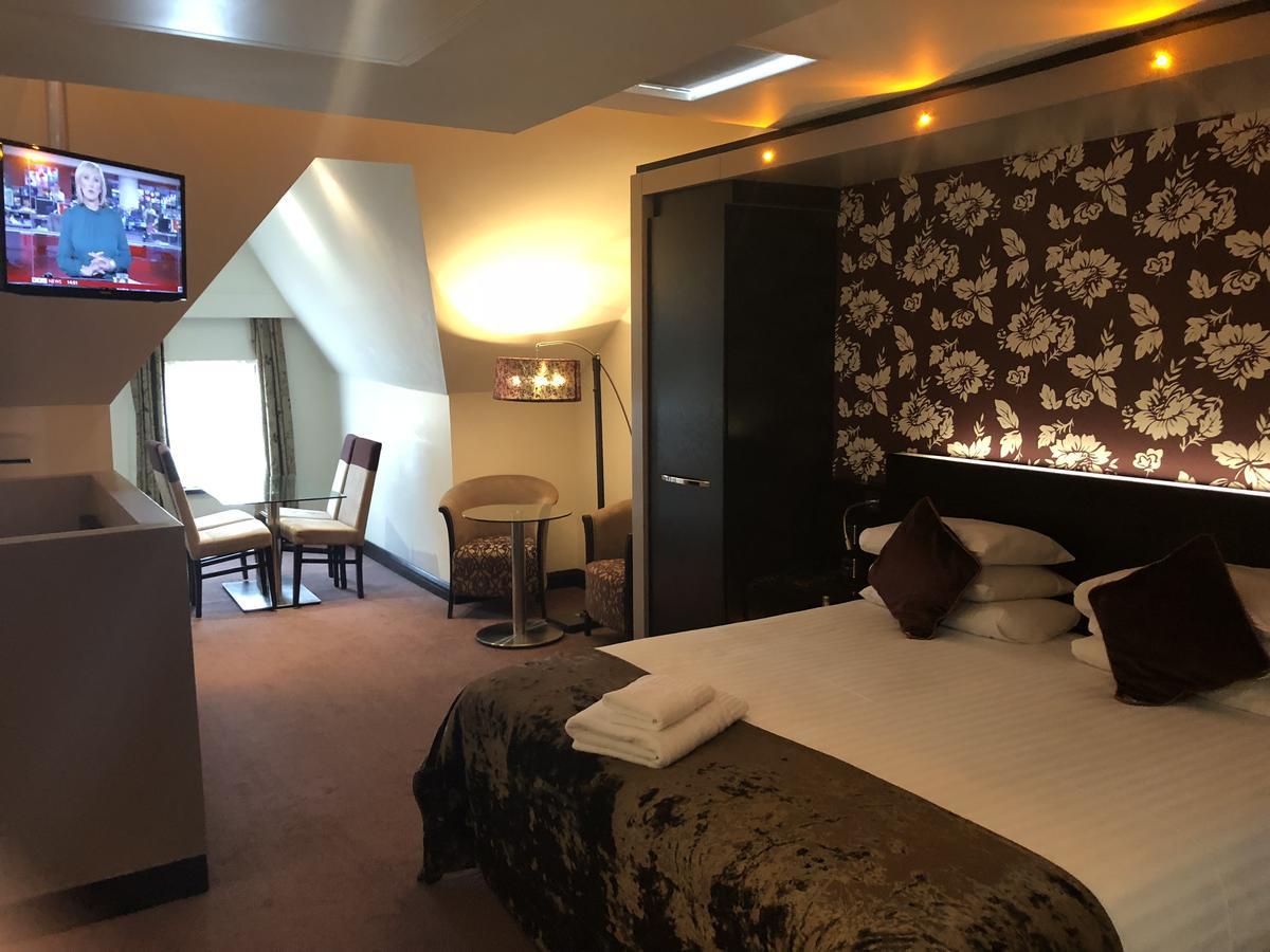 The Bluebell Hotel Neath Εξωτερικό φωτογραφία