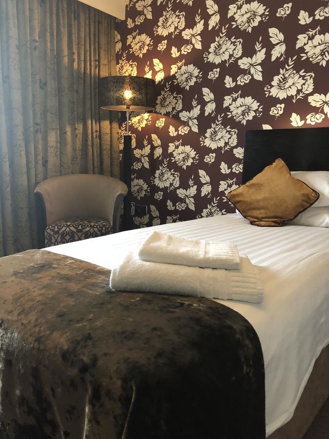 The Bluebell Hotel Neath Εξωτερικό φωτογραφία