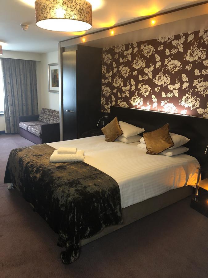 The Bluebell Hotel Neath Εξωτερικό φωτογραφία