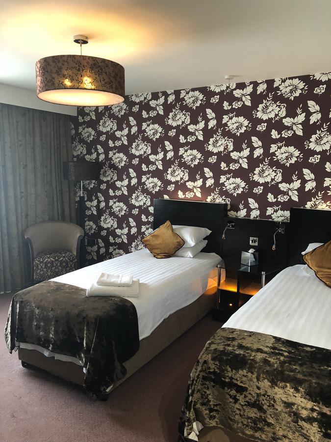 The Bluebell Hotel Neath Εξωτερικό φωτογραφία