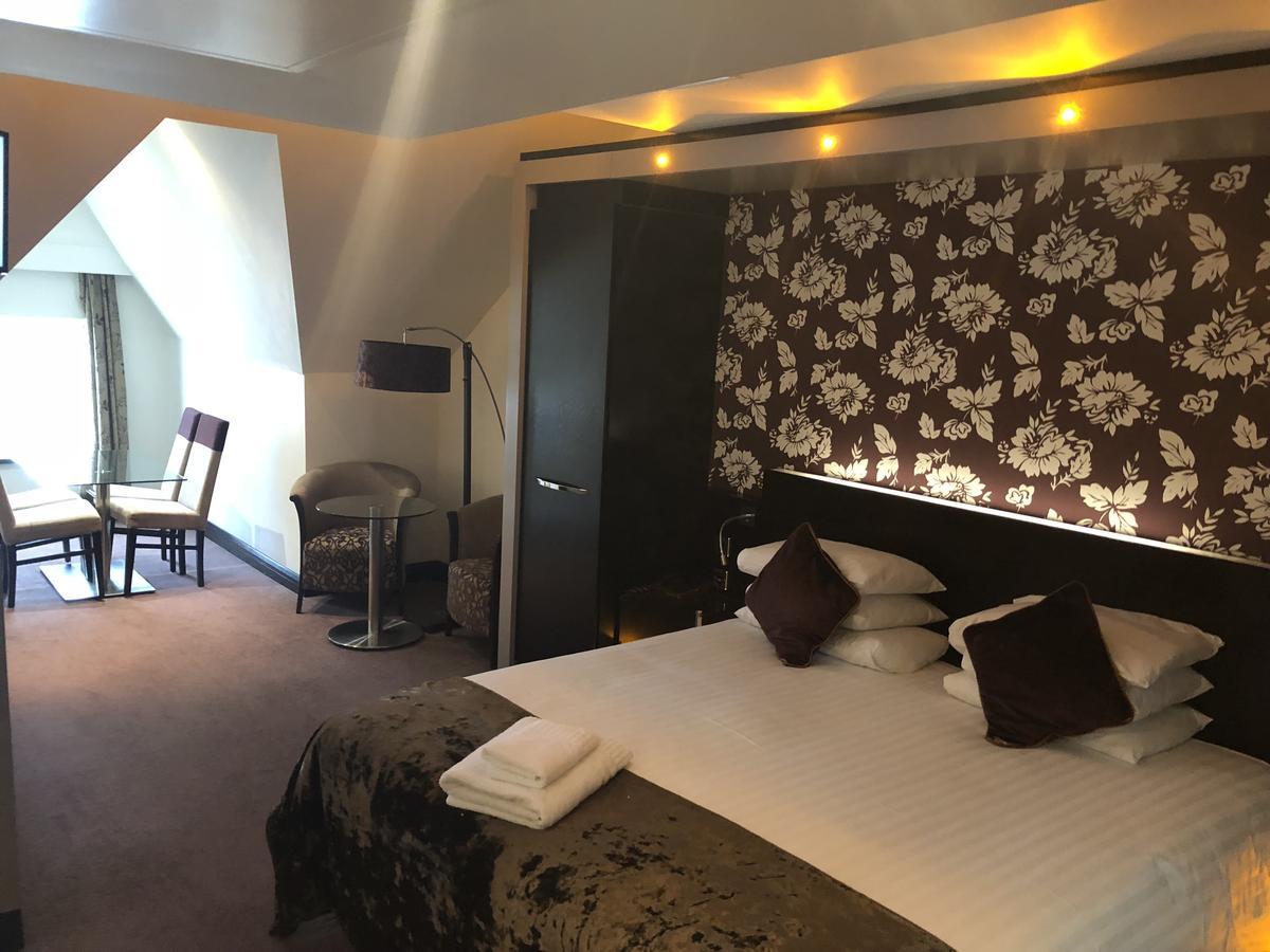 The Bluebell Hotel Neath Εξωτερικό φωτογραφία