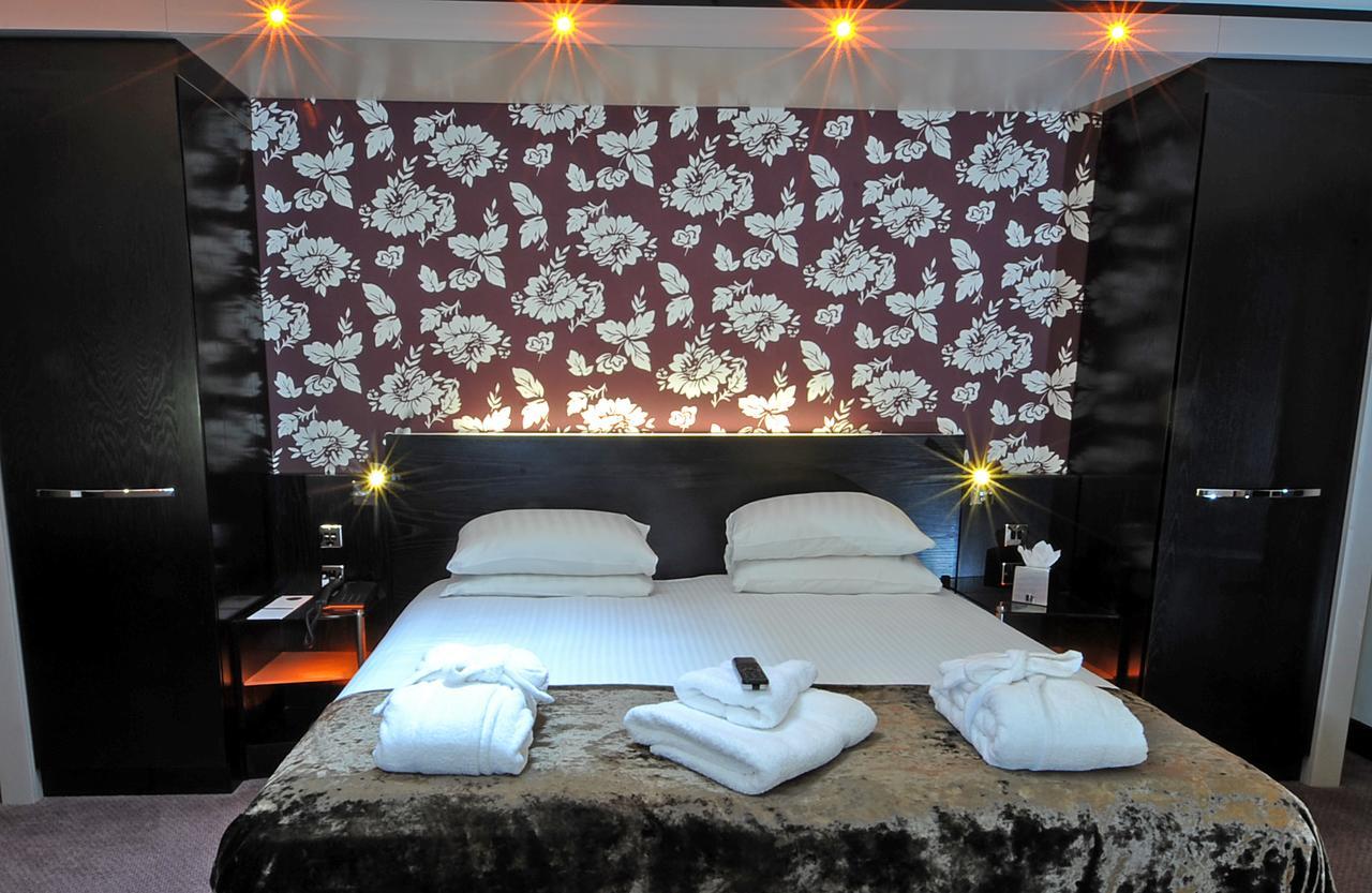 The Bluebell Hotel Neath Εξωτερικό φωτογραφία